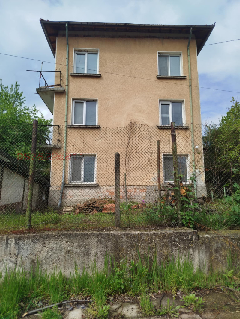 Продава КЪЩА, гр. Вършец, област Монтана