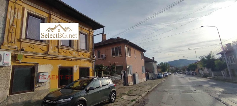 Продава КЪЩА, гр. Дебелец, област Велико Търново, снимка 2 - Къщи - 52494072