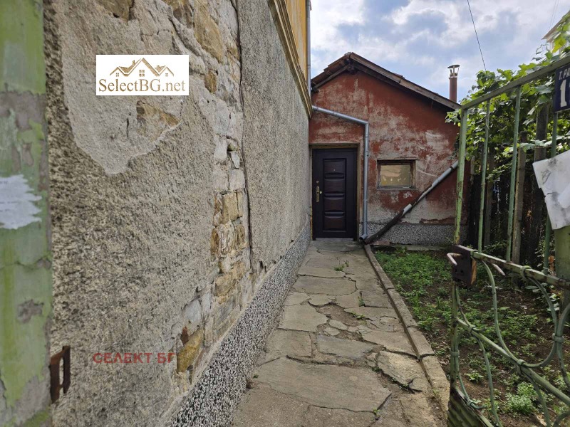 Продава КЪЩА, гр. Дебелец, област Велико Търново, снимка 3 - Къщи - 52494072