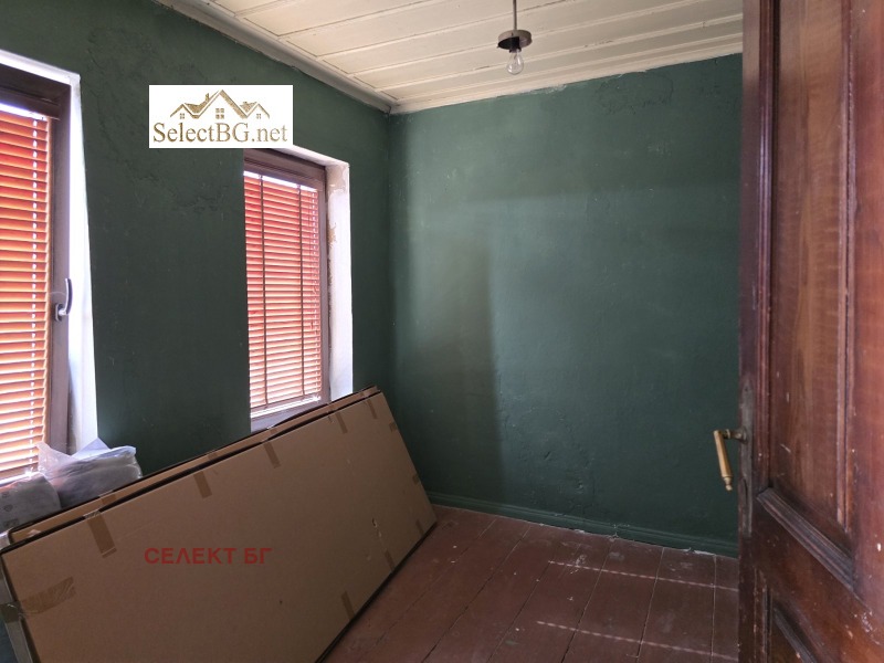 Продава КЪЩА, гр. Дебелец, област Велико Търново, снимка 15 - Къщи - 52494072