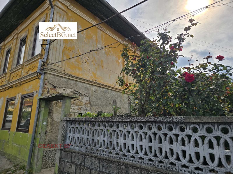 Продава КЪЩА, област Велико Търново, гр. Дебелец • 175000 € / 342270.25 лв. • 75160799 1