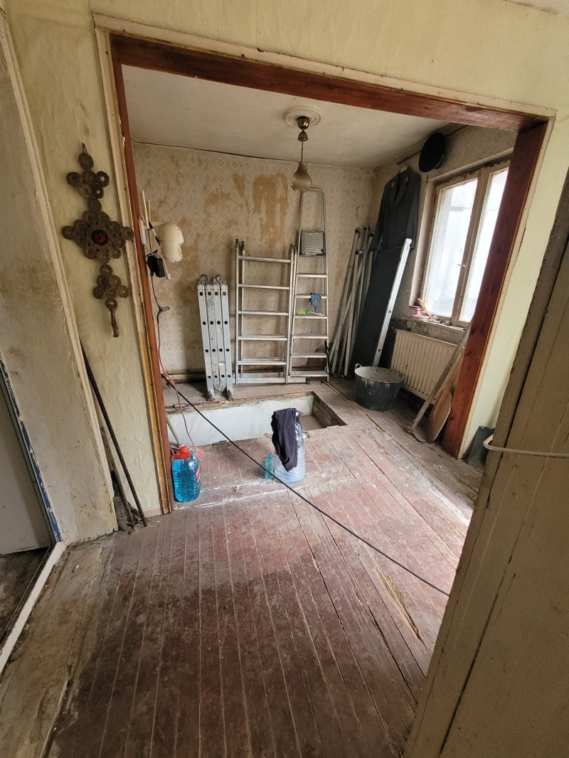 Продава ЕТАЖ ОТ КЪЩА, гр. Плевен, Сторгозия