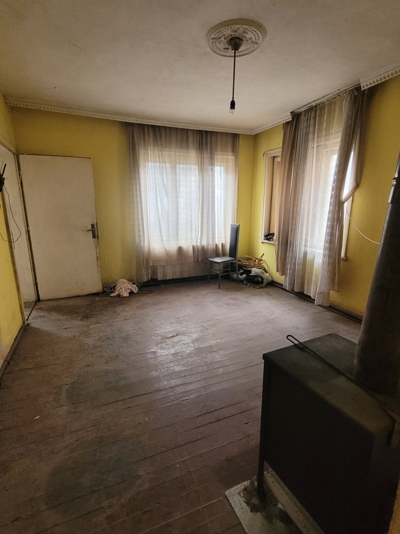 Продава ЕТАЖ ОТ КЪЩА, гр. Плевен, Сторгозия, снимка 4 - Етаж от къща - 52387759