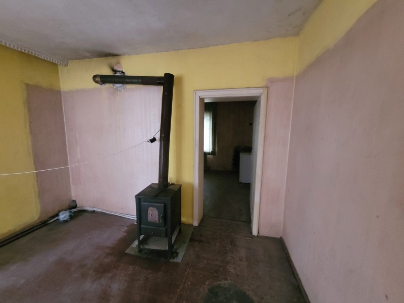 Продава ЕТАЖ ОТ КЪЩА, гр. Плевен, Сторгозия, снимка 3 - Етаж от къща - 52387759