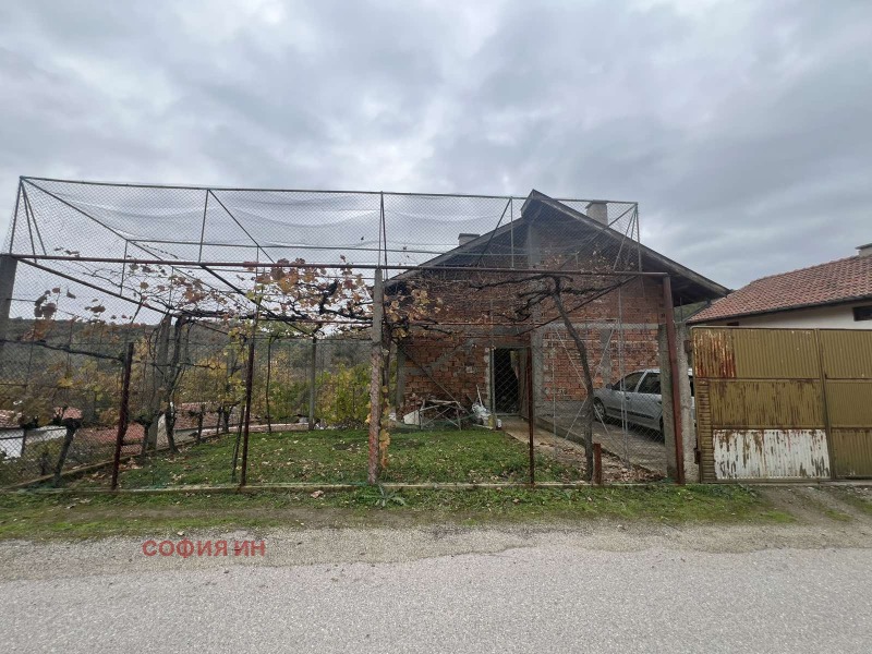 Продава КЪЩА в област Кюстендил, с. Драгодан - 162 кв.м / 74 999 € » 146 685.29 лв., СОФИЯ ИН