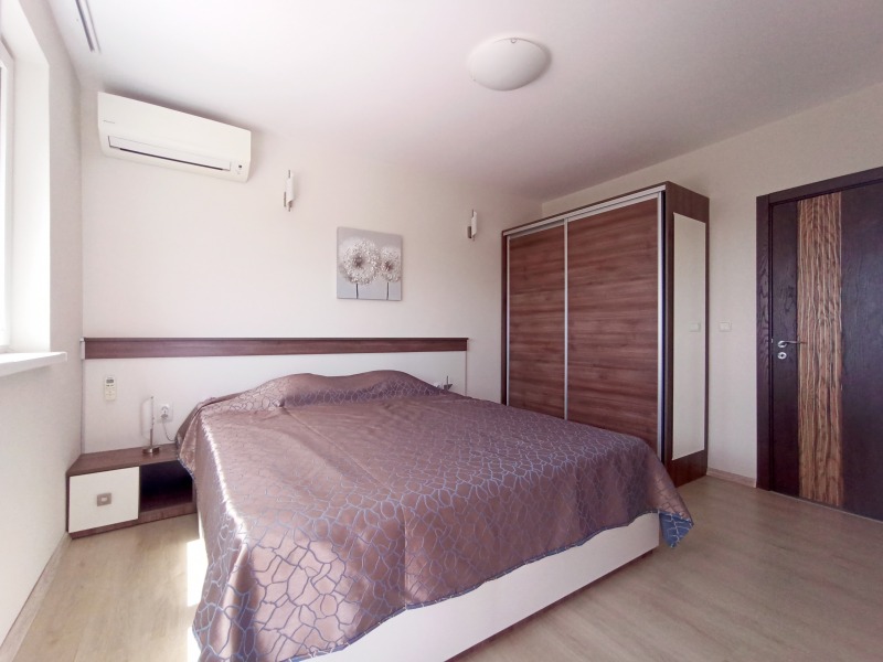 Продава ВИЛА, с. Топола, област Добрич, снимка 17 - Вили - 52313321