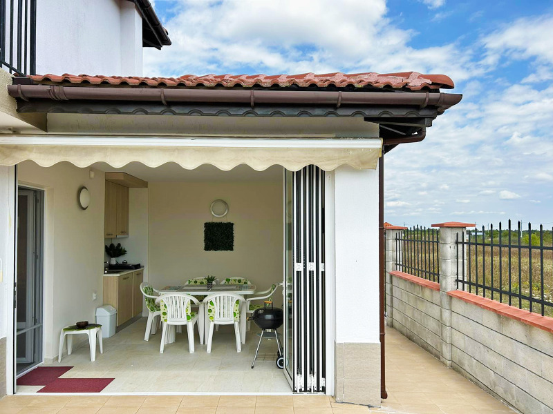 Продава ВИЛА, с. Топола, област Добрич, снимка 8 - Вили - 52313321