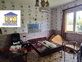 2-стаен град Перник, Твърди ливади 3