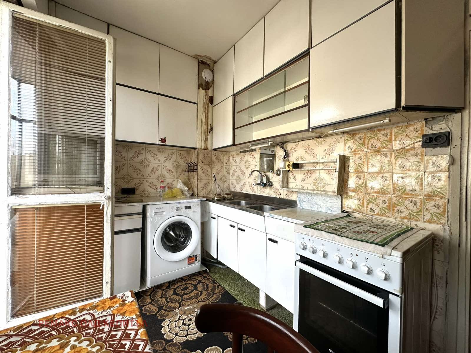 Продава 3-СТАЕН, гр. Велико Търново, Чолаковци, снимка 2 - Апартаменти - 49712523