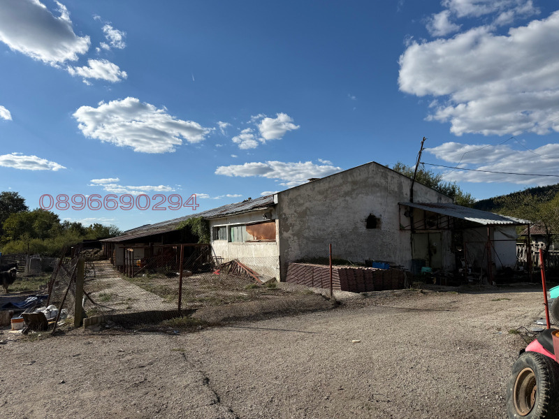 Продава ПРОМ. ПОМЕЩЕНИЕ в област Габрово, с. Гергини - 700 кв.м / 149 000 € » 291 418.67 лв.
