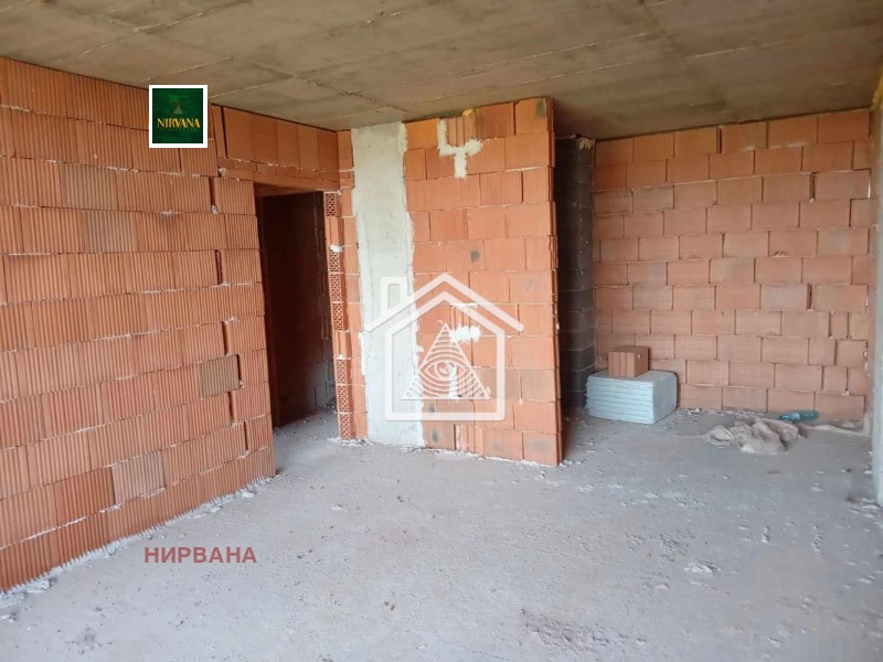 En venta  1 dormitorio Plovdiv , Gagarin , 77 metros cuadrados | 33179086