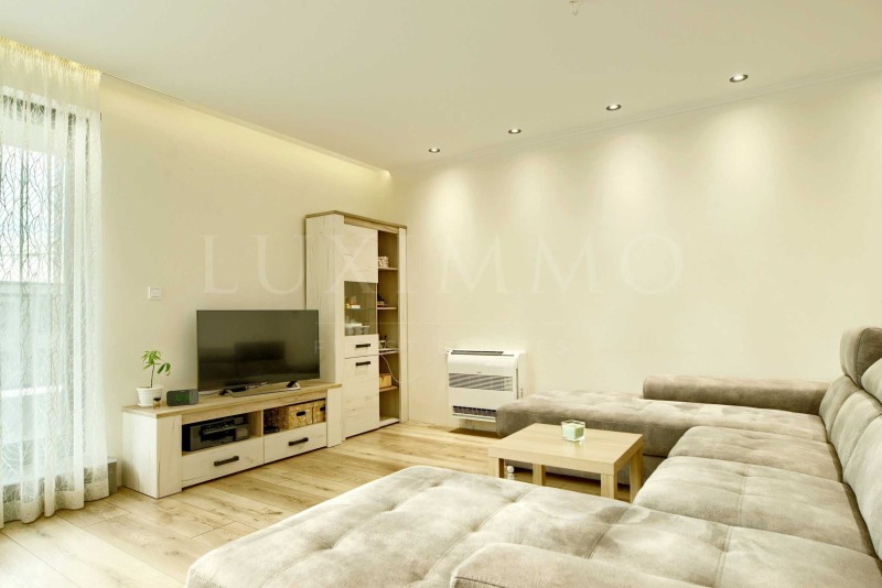 In vendita  2 camere da letto Plovdiv , Hristo Smirnenski , 158 mq | 43179313