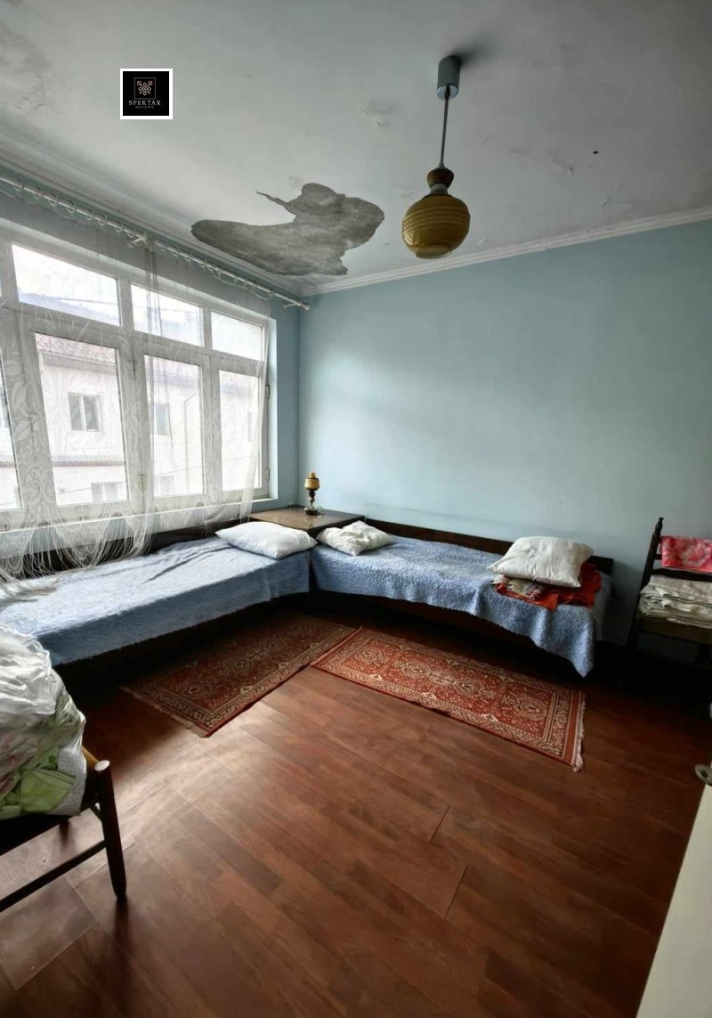 Zu verkaufen  3+ Schlafzimmer Razgrad , Zentar , 198 qm | 64453363 - Bild [4]