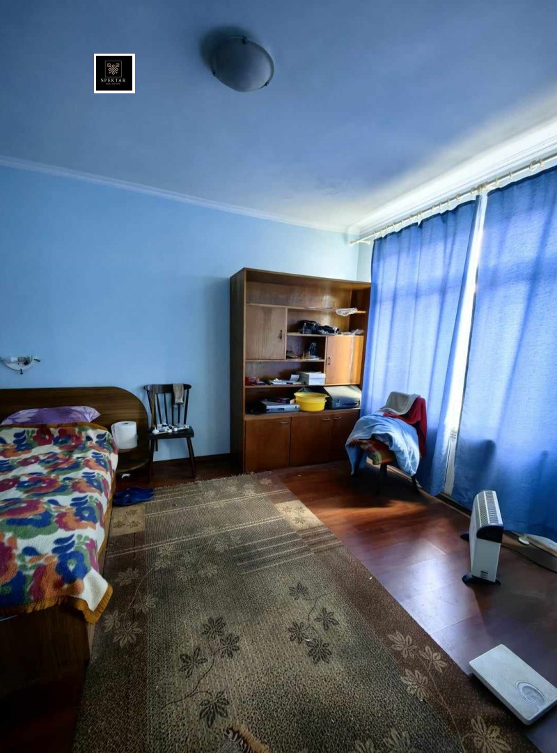 Zu verkaufen  3+ Schlafzimmer Razgrad , Zentar , 198 qm | 64453363 - Bild [2]