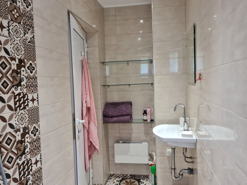 Продава ЕТАЖ ОТ КЪЩА, гр. София, Център, снимка 16 - Етаж от къща - 52857603