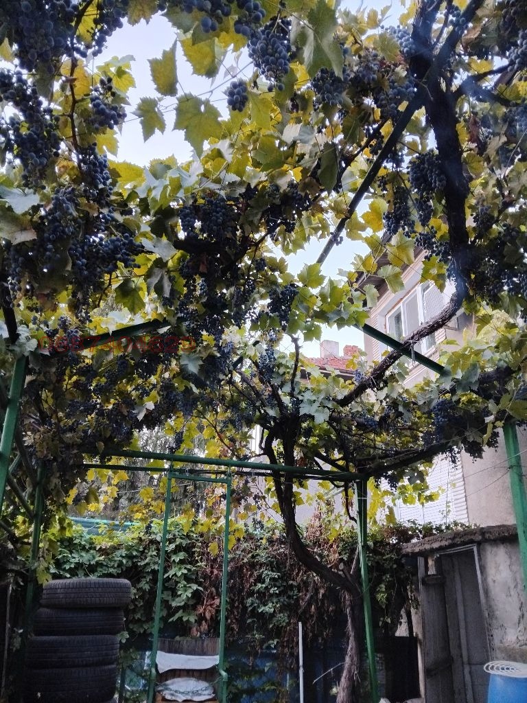 Продава ЕТАЖ ОТ КЪЩА, гр. Русе, Родина 2, снимка 3 - Етаж от къща - 55708592