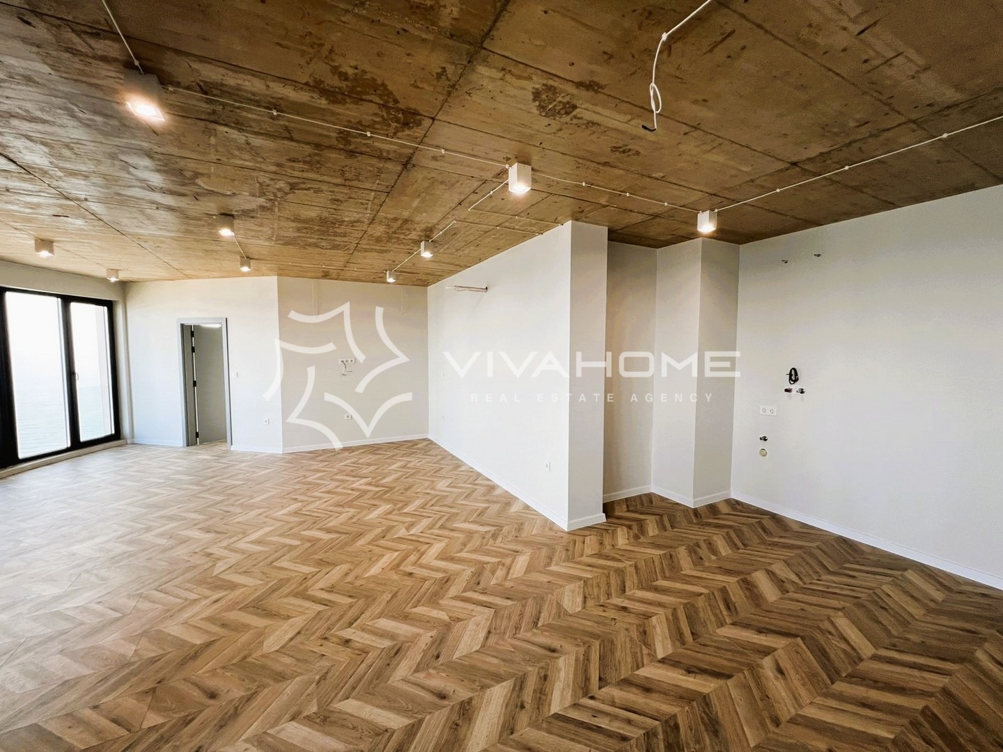 Продава 2-СТАЕН, гр. Варна, к.к. Чайка, снимка 3 - Апартаменти - 53702950