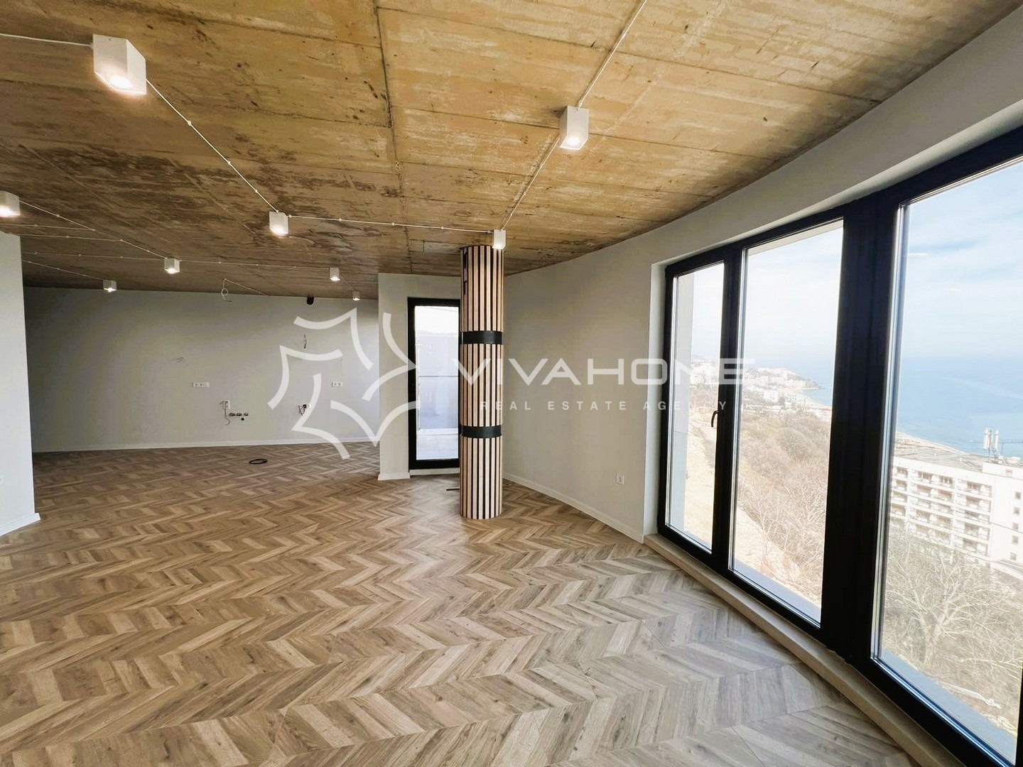 Продава 2-СТАЕН, гр. Варна, к.к. Чайка, снимка 2 - Апартаменти - 53702950