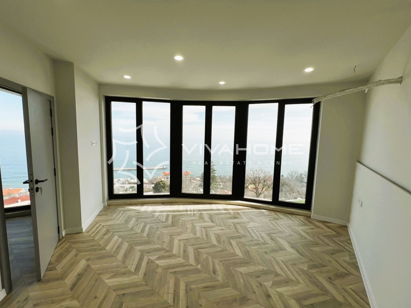 Продава 2-СТАЕН, гр. Варна, к.к. Чайка, снимка 6 - Апартаменти - 53702950