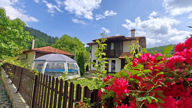 Продава КЪЩА, гр. Трявна, област Габрово