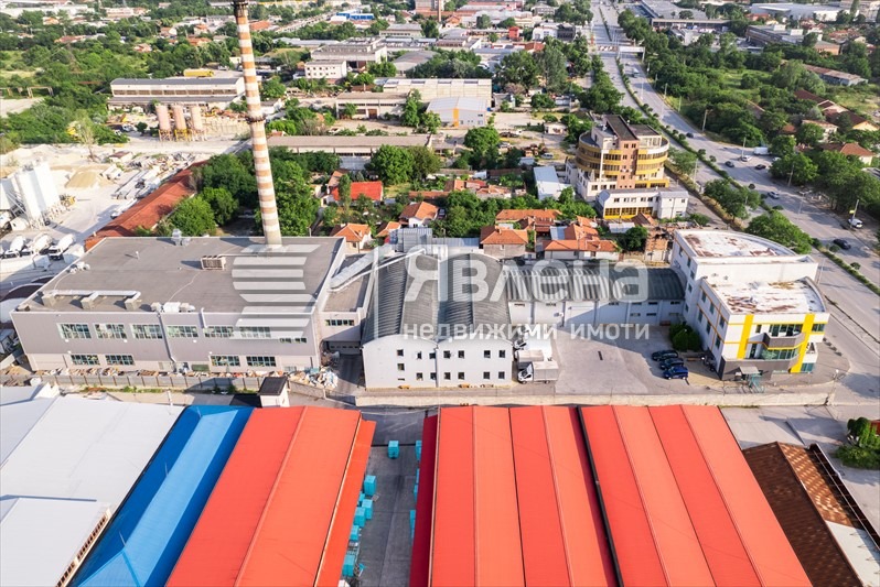 En venta  Edificio industrial Plovdiv , Industrialna zona - Sever , 8199 metros cuadrados | 46131540 - imagen [3]