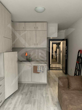 Studio m-t Alen mak, Varna