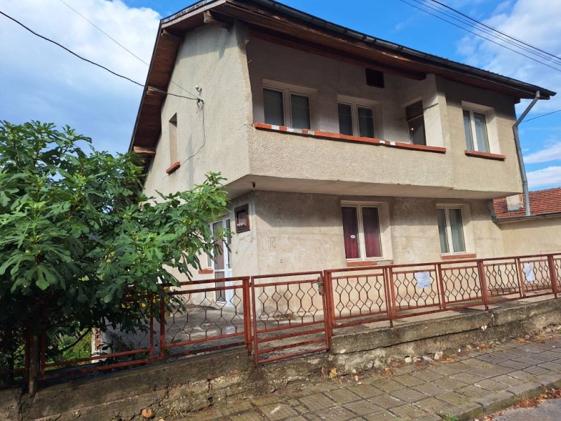 Продава КЪЩА в област Пазарджик, гр. Белово - 188 кв.м / 74 000 € » 144 731.42 лв., ЛИА ВИП ХАУС ООД