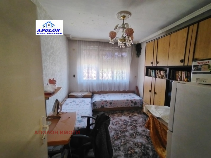 Продава  Етаж от къща област Пазарджик , гр. Пещера , 130 кв.м | 26089476 - изображение [8]