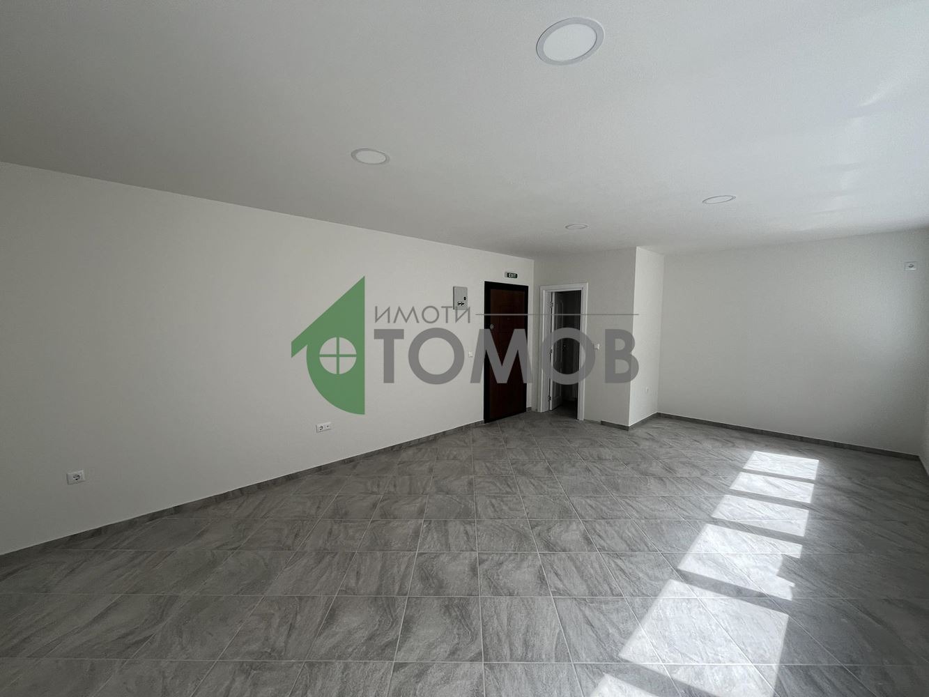 Продава ОФИС, гр. Шумен, Център, снимка 2 - Офиси - 44743449