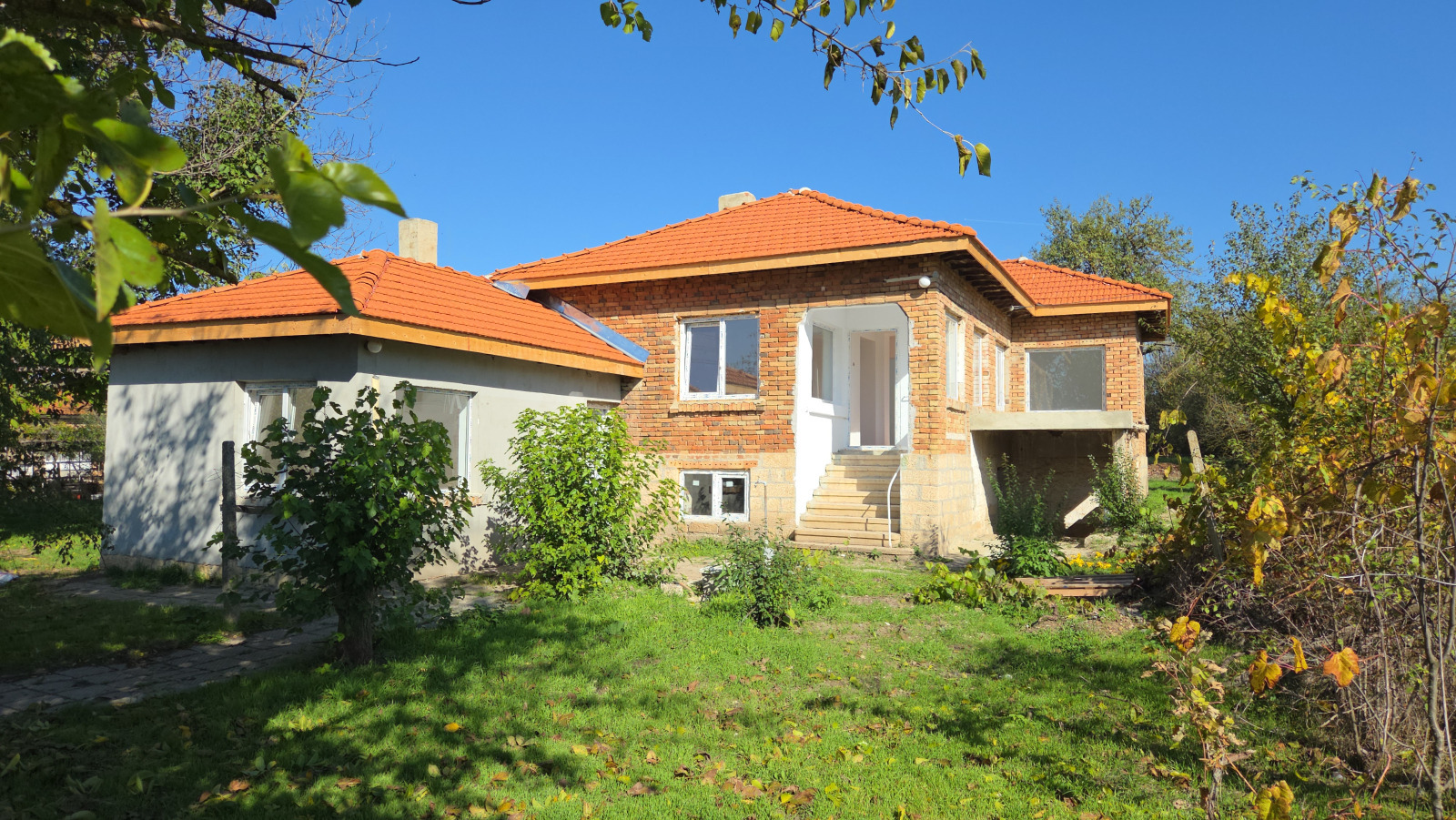 Продава КЪЩА, с. Червенци, област Варна, снимка 2 - Къщи - 53869977