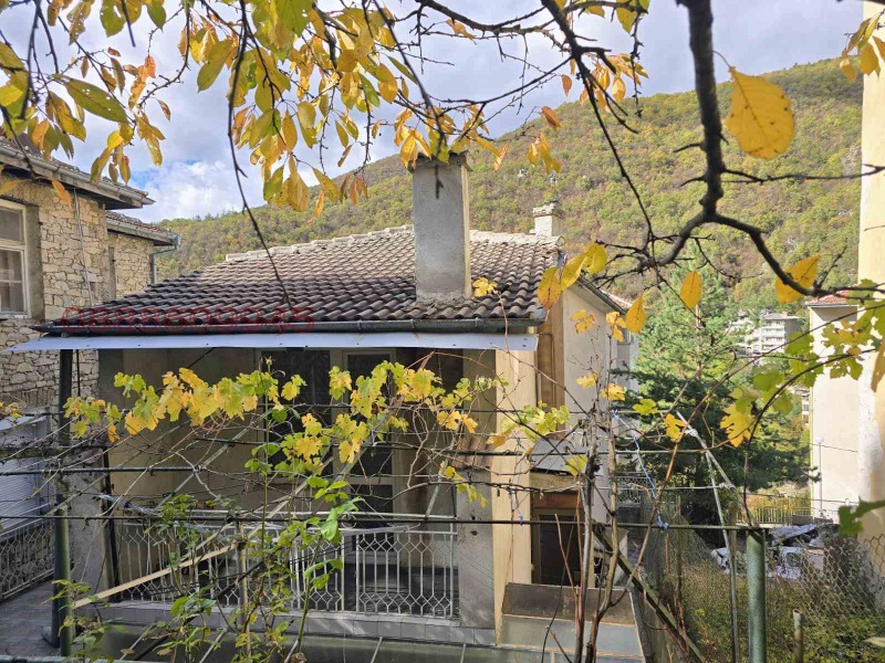 Продава КЪЩА в област Пловдив, с. Нареченски бани - 210 кв.м / 76 000 € » 148 643.08 лв.