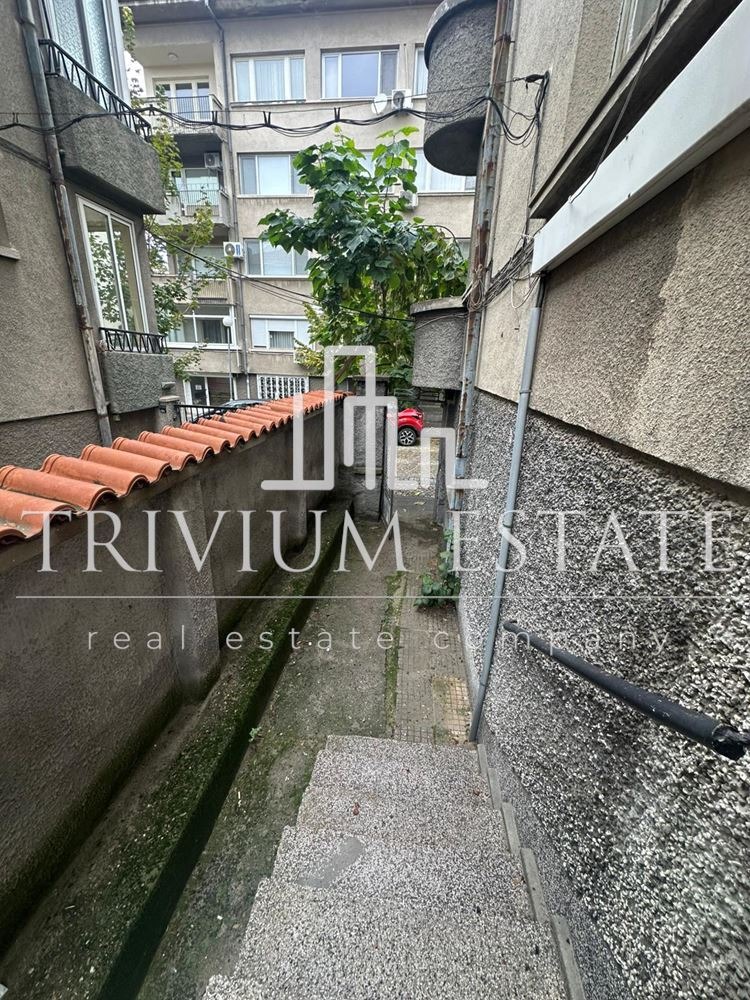 Продава ЕТАЖ ОТ КЪЩА, гр. Пловдив, Център, снимка 12 - Етаж от къща - 52648997