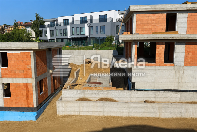 Продава КЪЩА, гр. Варна, м-т Долна Трака