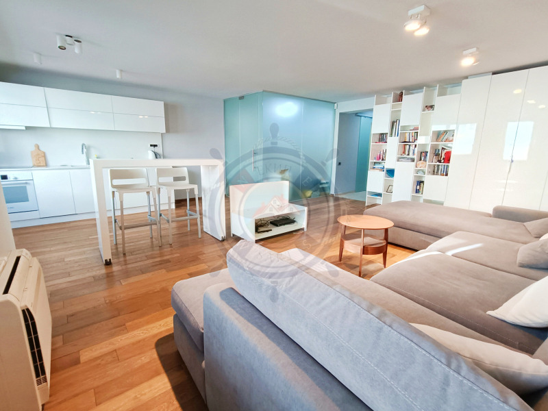 À venda  2 quartos Varna , Centar , 95 m² | 12727780