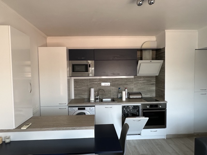 Продава  3-стаен град Пловдив , Младежки Хълм , 89 кв.м | 92767523 - изображение [2]