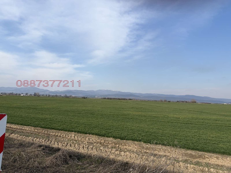 Продава ПАРЦЕЛ в област София, с. Равно поле - 39299 кв.м / 9 431 760 € » 18 446 919.16 лв.