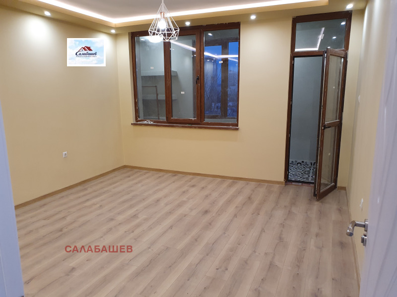 Продава 3-СТАЕН, гр. Казанлък, област Стара Загора, снимка 1 - Aпартаменти - 49302866