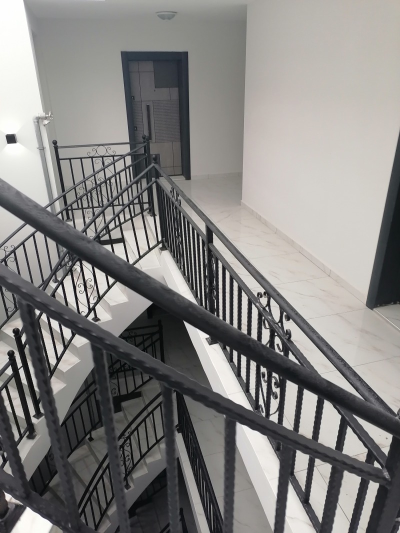 Продава 2-СТАЕН в град Сливен, Ново село - 80 кв.м / 80 000 € » 156 466.40 лв., МЕГА ИМОТИ М