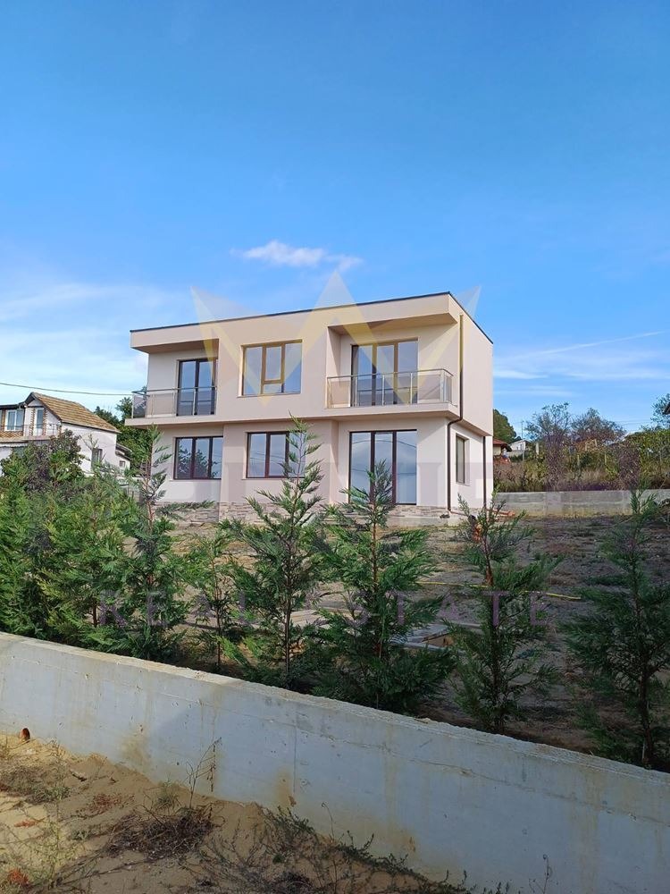 Продава КЪЩА, гр. Варна, м-т Боровец - юг