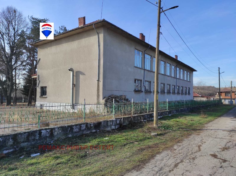 Продава САМОСТОЯТЕЛНА СГРАДА в област Русе, с. Малко Враново - 1224 кв.м / 175 900 € » 344 030.50 лв., РЕМАКС РИВЪР ЕСТЕЙТ