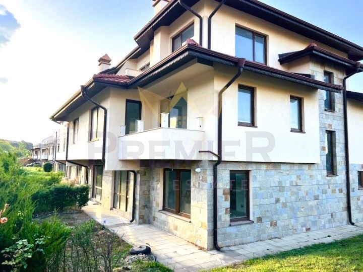 Продава  Къща град София , м-т Детски град , 335 кв.м | 33880500