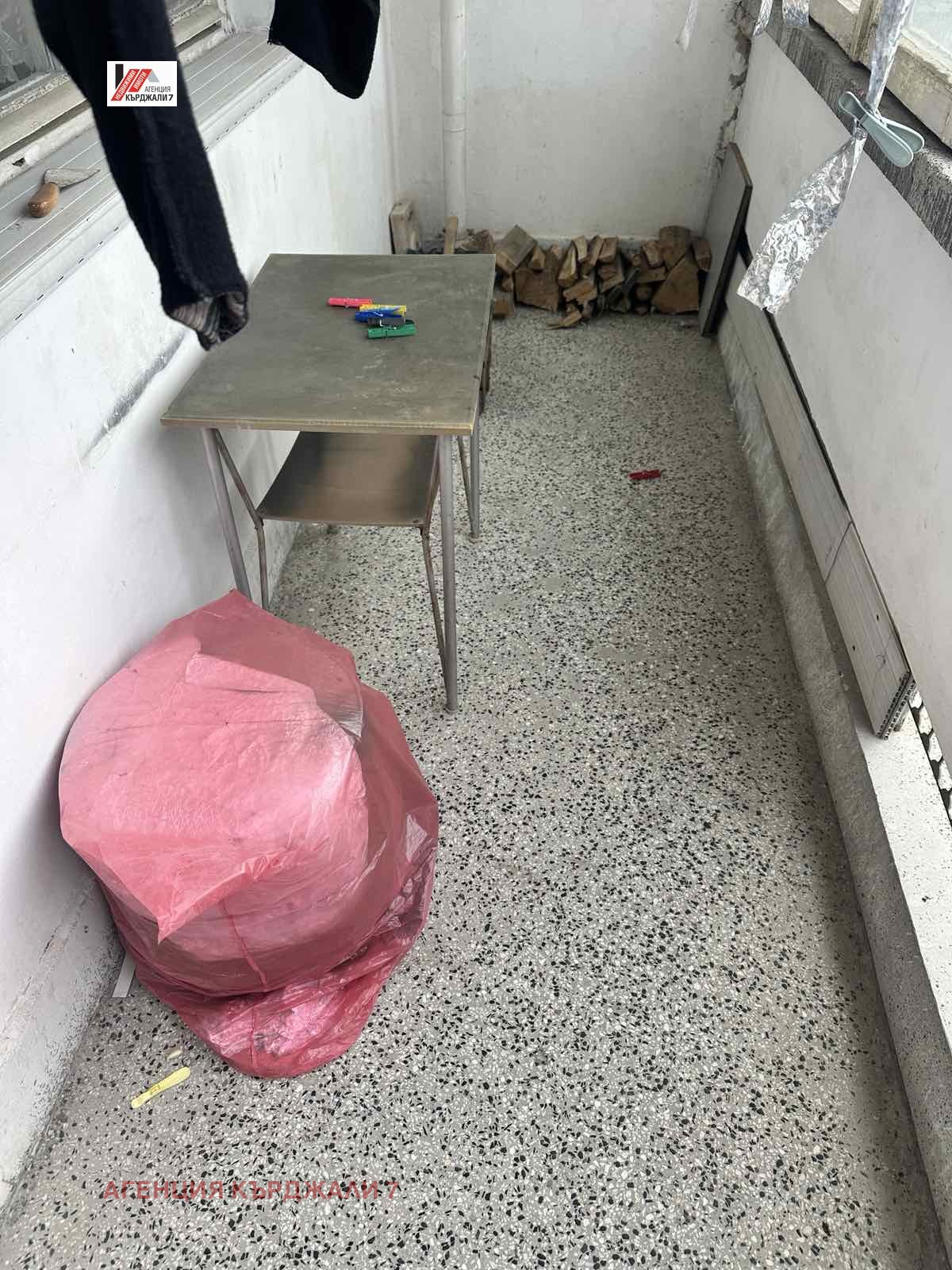 Продава МНОГОСТАЕН, гр. Кърджали, Център, снимка 8 - Апартаменти - 53734743