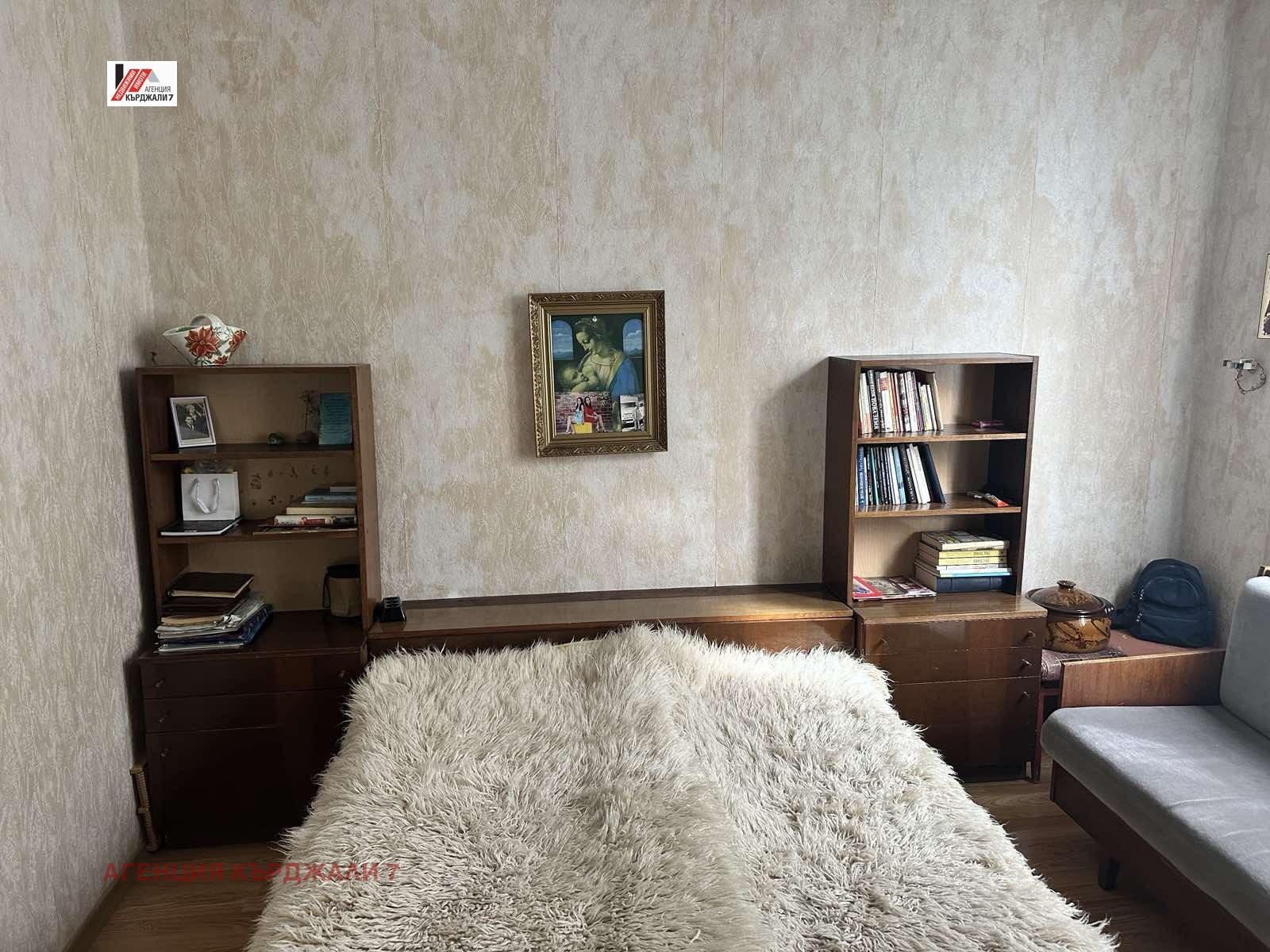 Продава МНОГОСТАЕН, гр. Кърджали, Център, снимка 15 - Апартаменти - 53734743