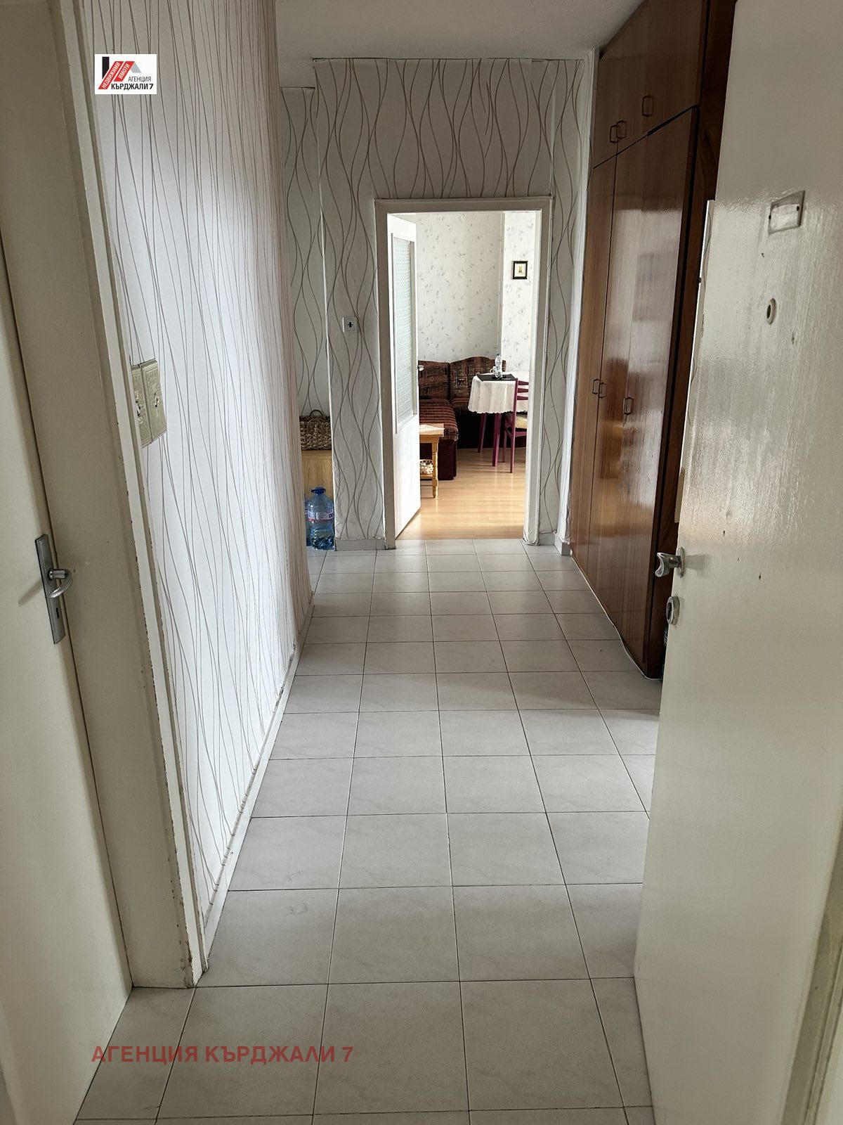 Продава МНОГОСТАЕН, гр. Кърджали, Център, снимка 3 - Апартаменти - 53734743