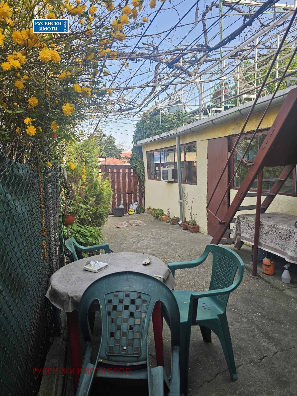 Продава КЪЩА, гр. Русе, Родина 3