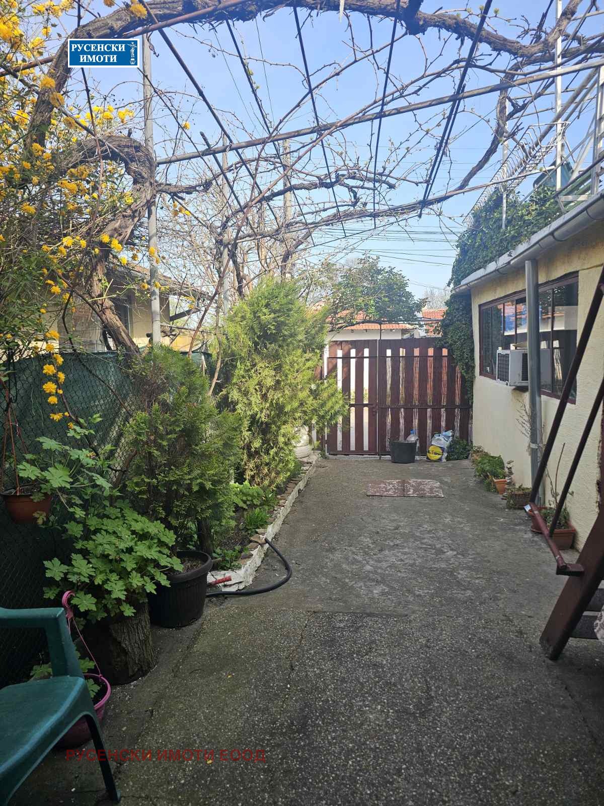 Продава КЪЩА, гр. Русе, Родина 3, снимка 3 - Къщи - 54130971