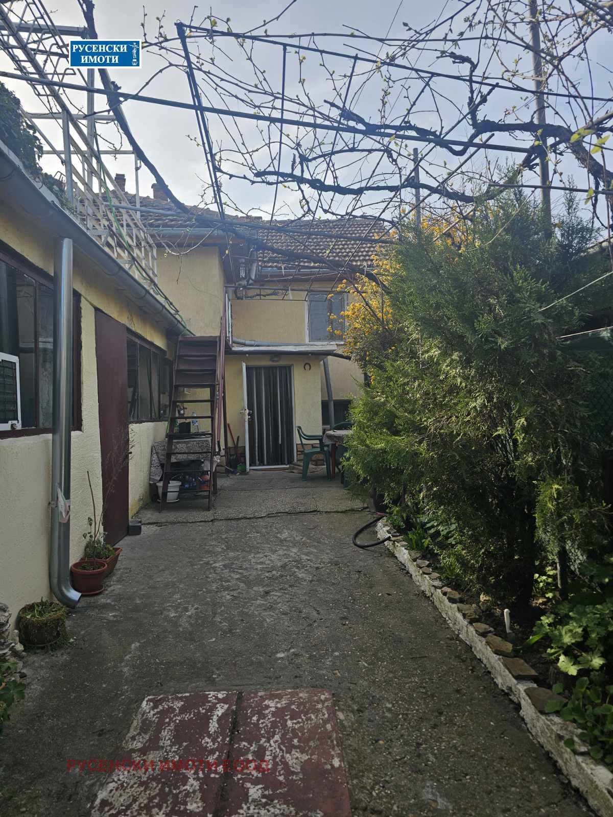 Продава КЪЩА, гр. Русе, Родина 3, снимка 2 - Къщи - 54130971