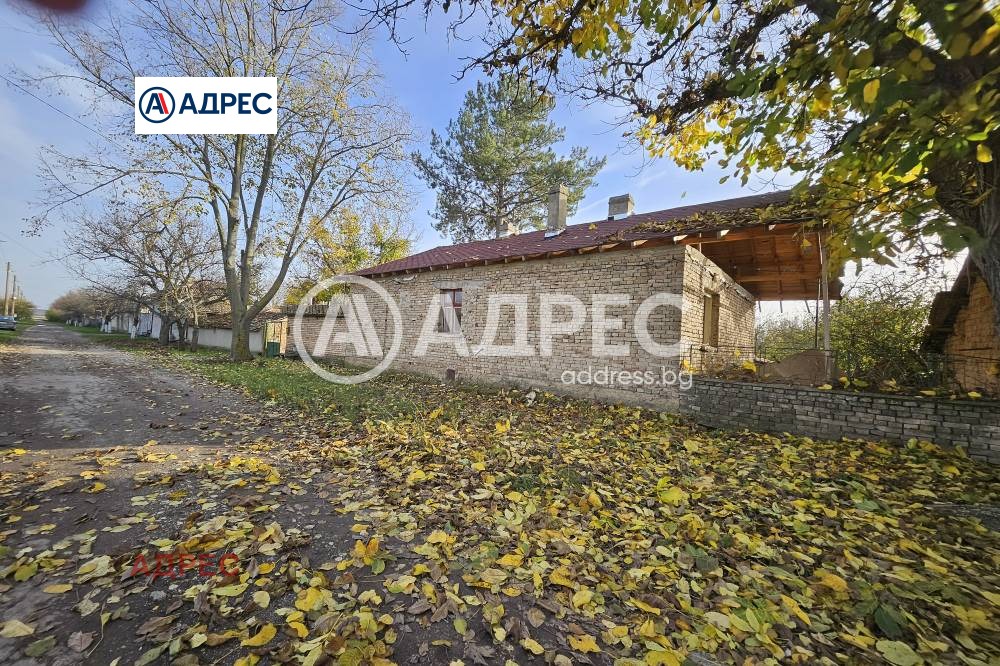 Продава КЪЩА, с. Царевци, област Варна, снимка 2 - Къщи - 54142314