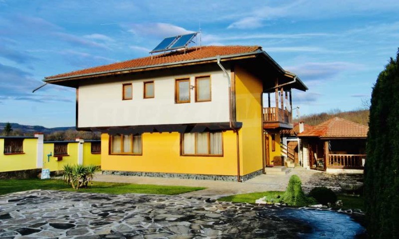 Продава КЪЩА в област Велико Търново, гр. Елена - 200 кв.м / 195 000 € » 381 386.85 лв., СУПРИММО ОФИСИ В СТРАНАТА