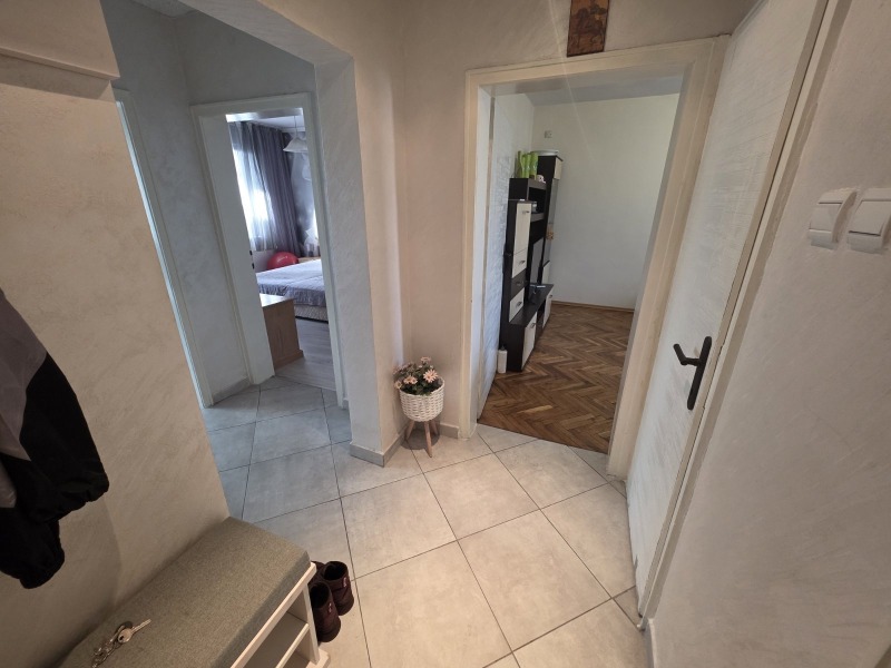 Продава 3-СТАЕН, гр. Русе, Здравец Изток, снимка 2 - Апартаменти - 52689042